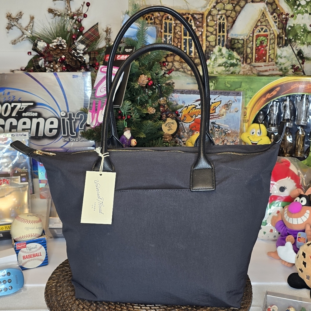 UNIVERSAL THREAD BLACK PURSE